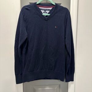 Men’s Tommy Hilfiger v-neck navy blue sweater. Size M